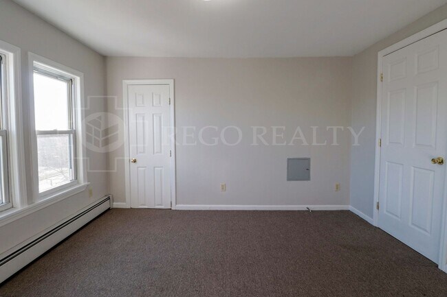 Building Photo - 295 Franklin Ave / Nazca Apartments LLC