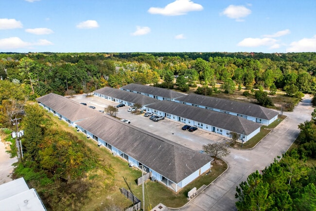 Building Photo - The Quarters Apartments