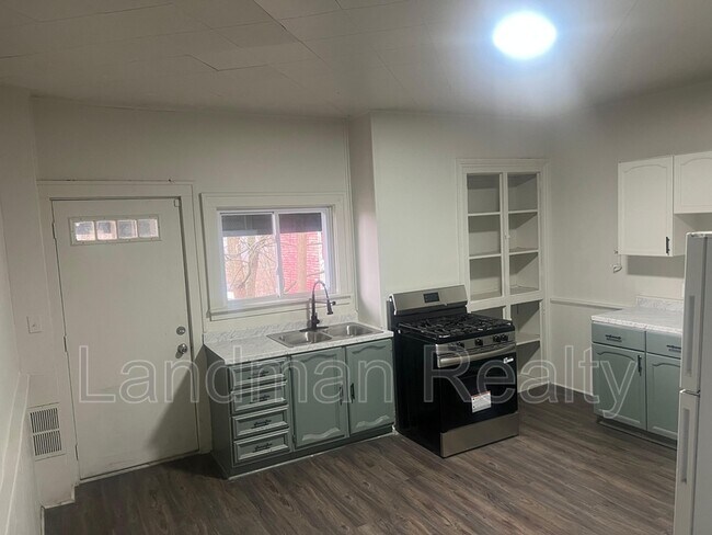 Foto del edificio - 2917 Shadeland Ave