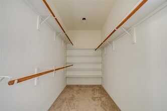 Building Photo - 28 W Oaks Dr