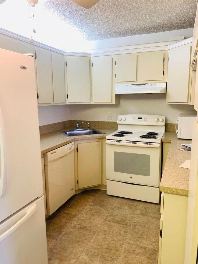 Foto del edificio - 714 Sunny Pine Way