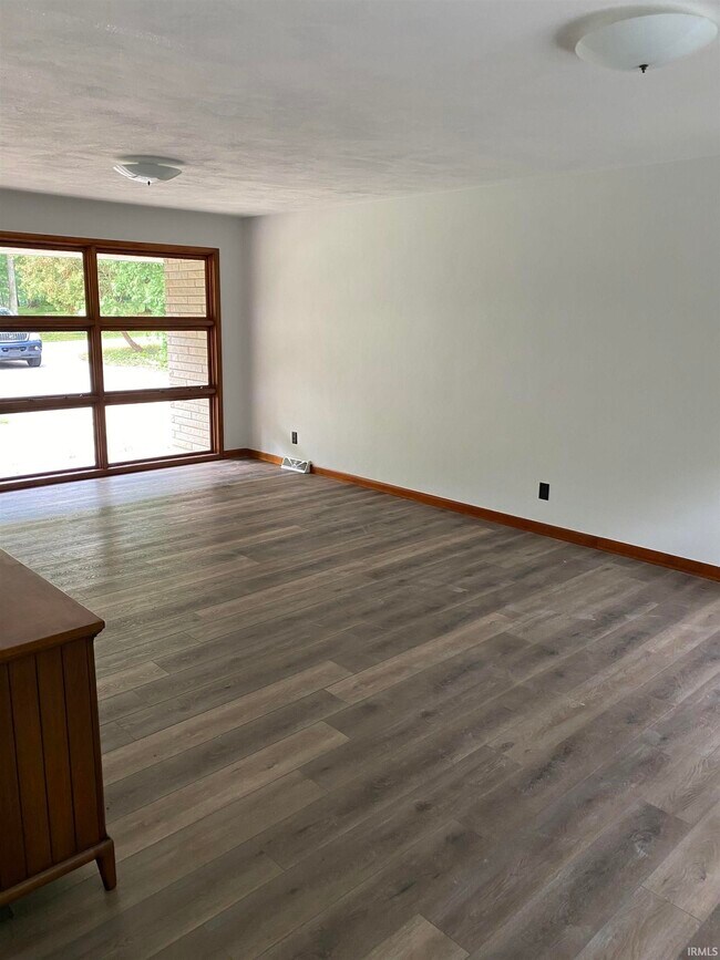 Foto del edificio - 3740 W Stoutes Creek Rd