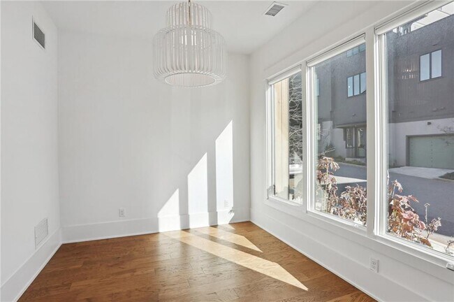 Building Photo - 1160 Mado Lp