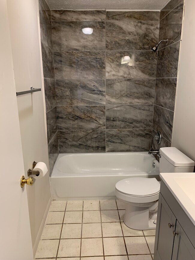Baño completo - 726 Ohio Pike
