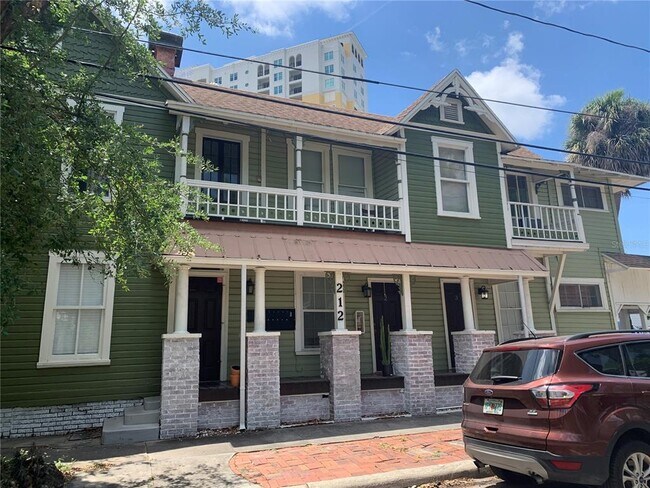 Building Photo - 212 W Beach Pl