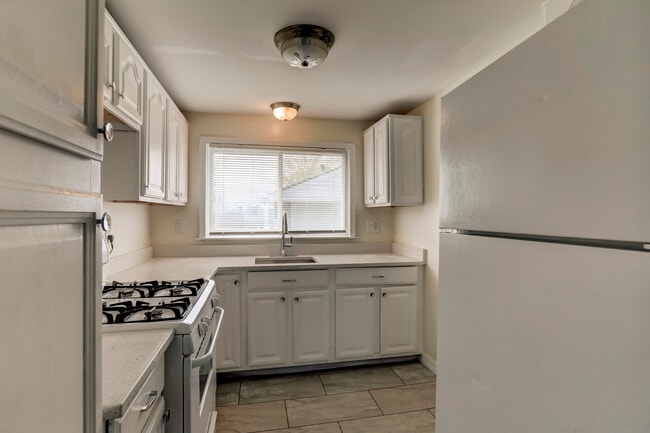 Building Photo - 6020 Mayfair St