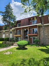 Building Photo - 585 Heritage Dr