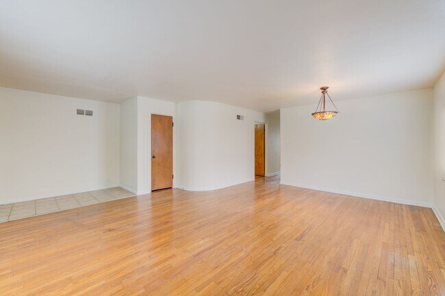 Foto del edificio - (144) 1154-58 Moorlands Dr.