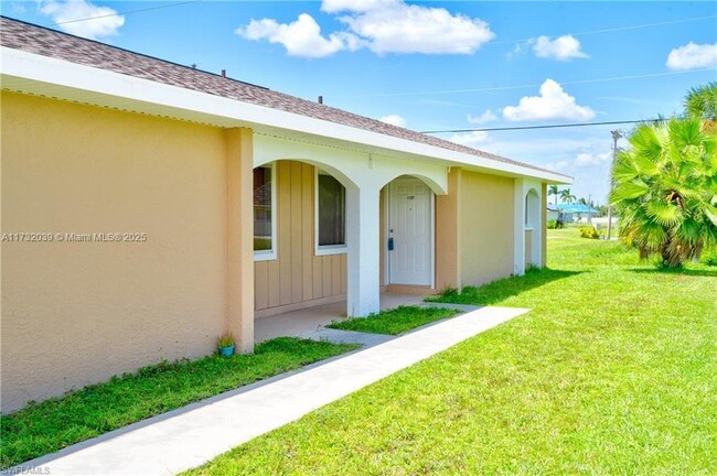 Foto del edificio - 1107 Cape Coral Pkwy W