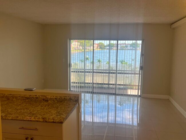 Foto del edificio - 300 NE 191st St