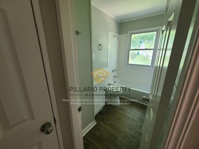 Building Photo - $500 OFF MOVE-IN SPECIAL!!! 3 Bedroom near...