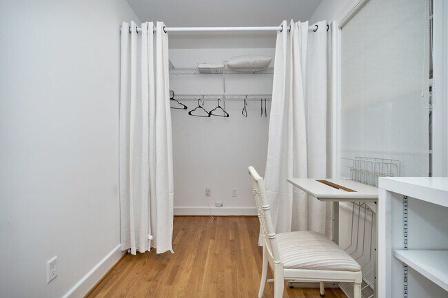Building Photo - Beautiful 2 bedroom 1 bath mother-in-law s...