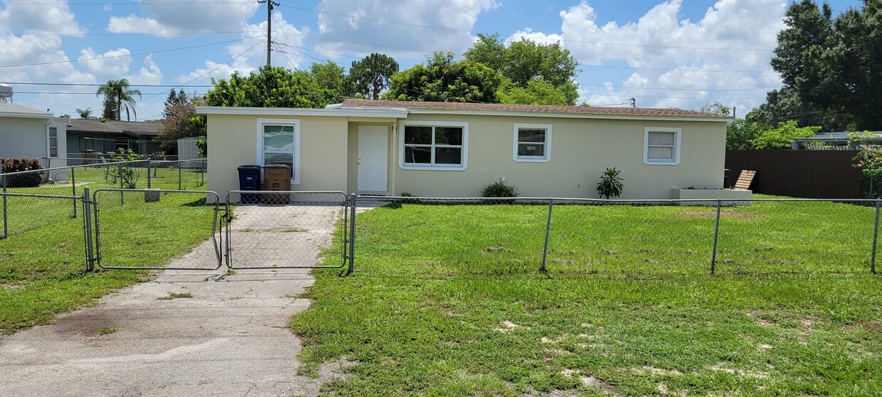 Foto principal - 102 Alabama Rd S