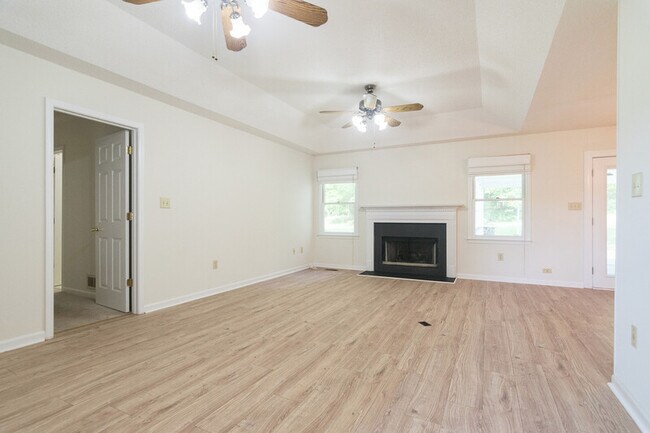 Building Photo - 185 Weatherly Woods Dr