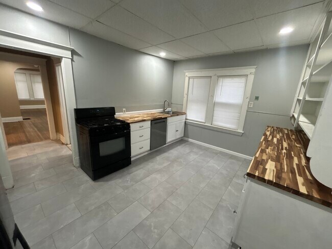 Building Photo - 425 Cumberland Ave