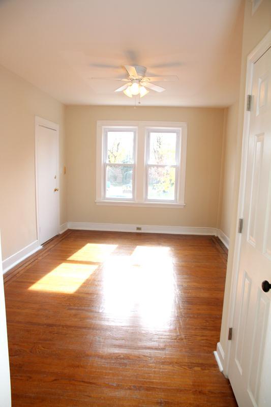 Sala de estar - 300 E 32nd St