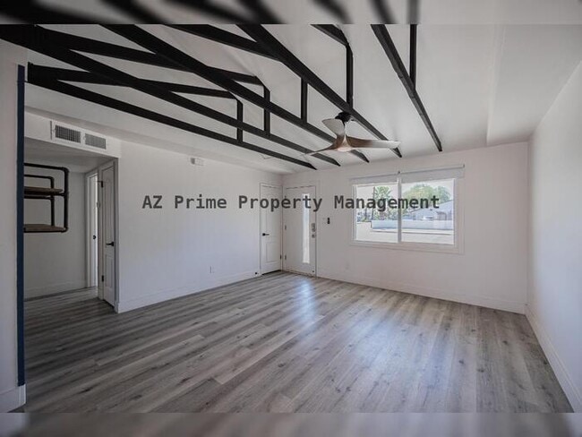 Building Photo - 1346 E Almeria Rd