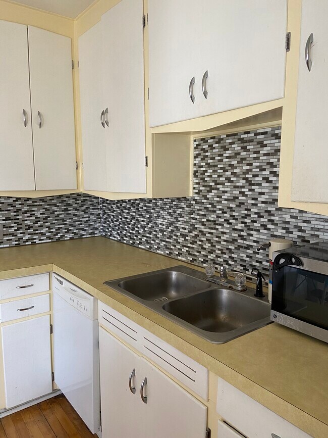 Foto del edificio - 3175 Oakshire Ave