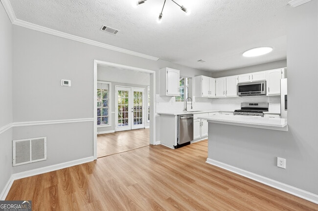 Building Photo - 5651 Wells Cir