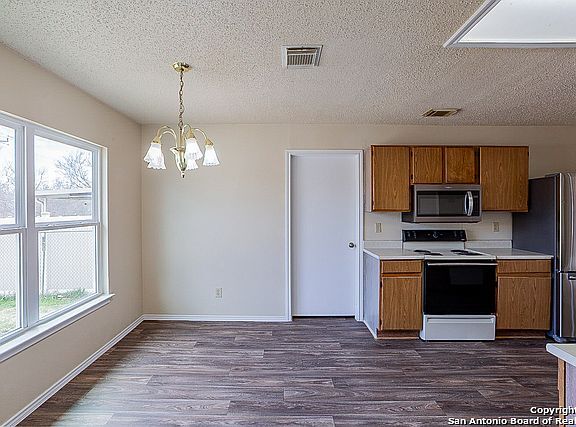 Building Photo - 2127 Centerville DriveBEDROOM 2A