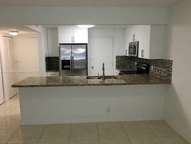 Foto del edificio - 9001 SW 77th Ave