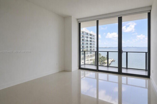 Foto del edificio - 460 NE 28th St