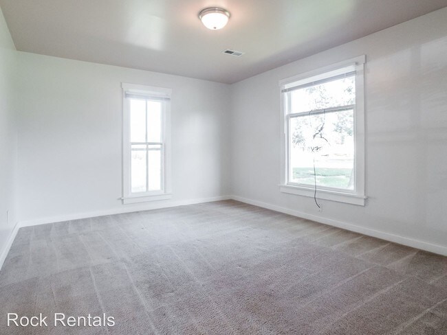 Building Photo - 2 br, 1 bath House - 111 N Speare