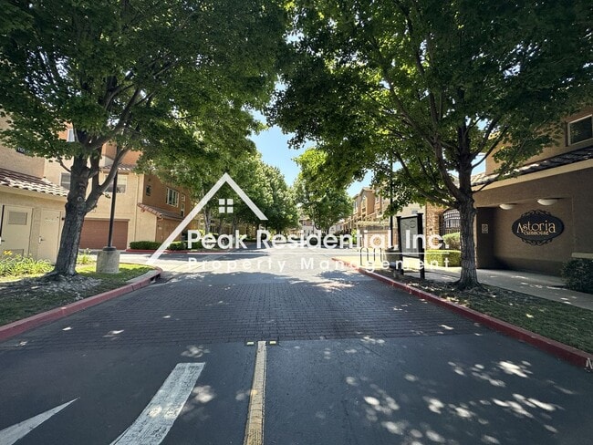 Building Photo - Wonderful South Natomas 2bd/2.5ba Condo wi...