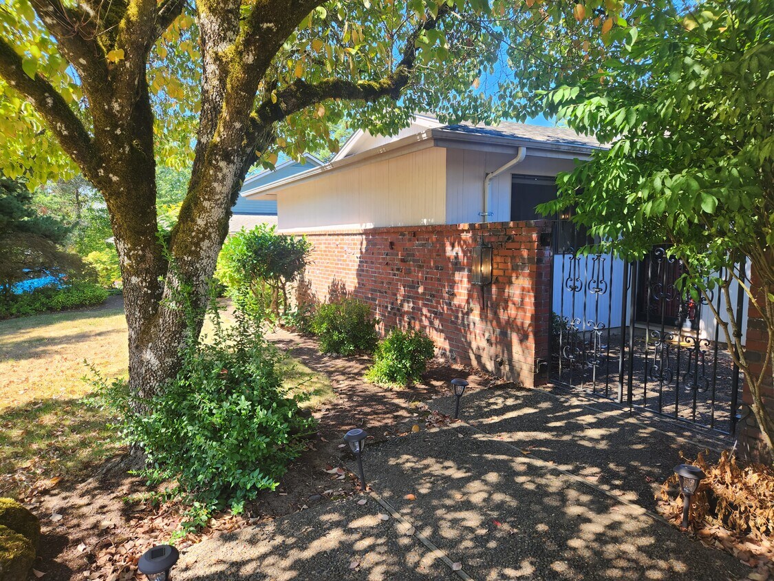 Primary Photo - 2750 NW Eastway Ct