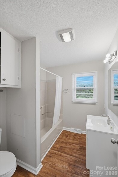 Foto del edificio - 1019 Carmel Dr