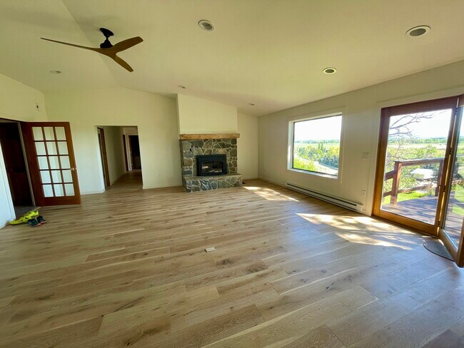 Sala de estar - 5014 Justin Ln