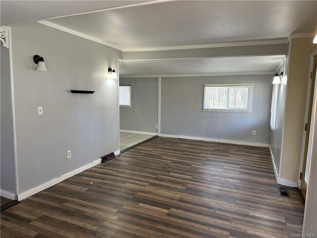 Building Photo - 363 Ruskey Ln