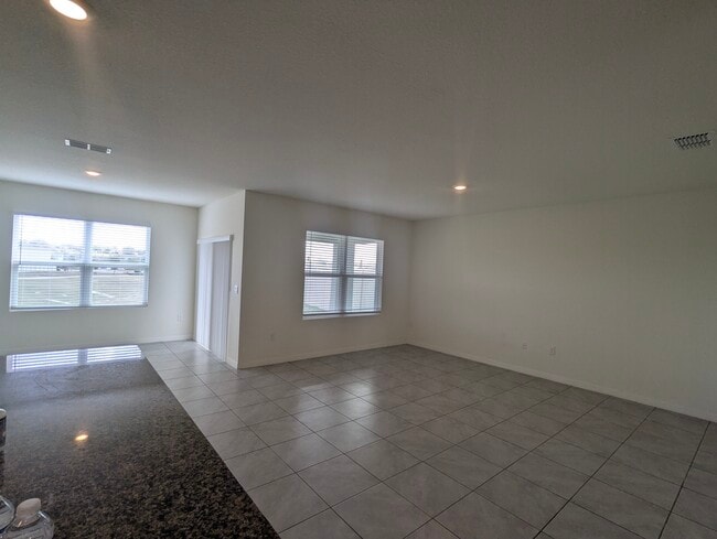 Foto del edificio - 5751 Galloping Dr