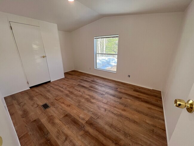 Foto del edificio - 8993 Moore Rd