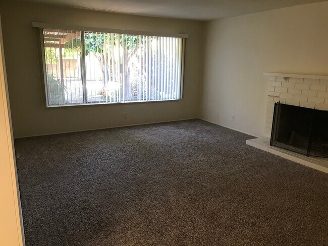 Foto del edificio - 9134 Cockatoo Ave