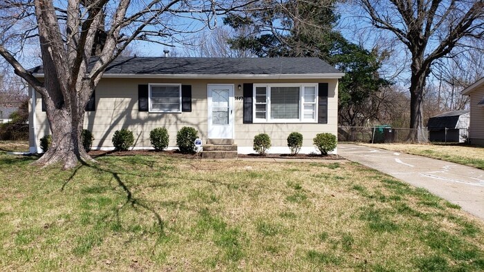 Primary Photo - 1449 Broadlawns Ln Saint Louis, MO 63138