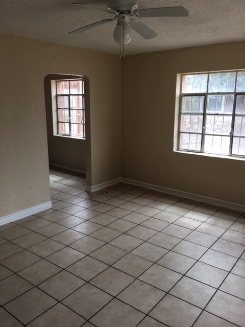 Foto del edificio - 7400 Stiles Dr
