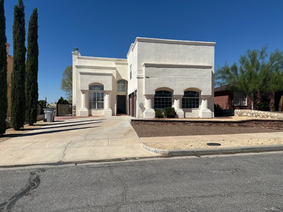 Primary Photo - 7461 Plaza Redonda Dr