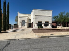 Building Photo - 7461 Plaza Redonda Dr