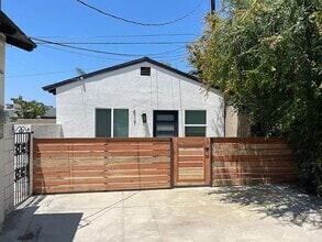 Building Photo - 417 St Augustine Ave