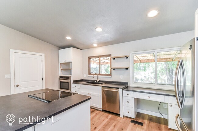 Foto del edificio - 3915 S Ruskin Place, Colorado Springs, CO,...
