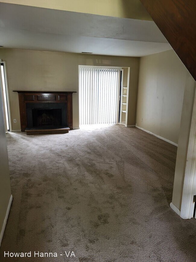 Building Photo - 3 br, 1.5 bath House - 6 Jersey Circle
