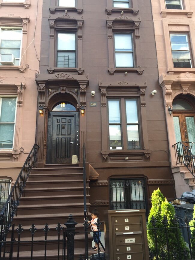 Building Photo - 659 Greene Ave