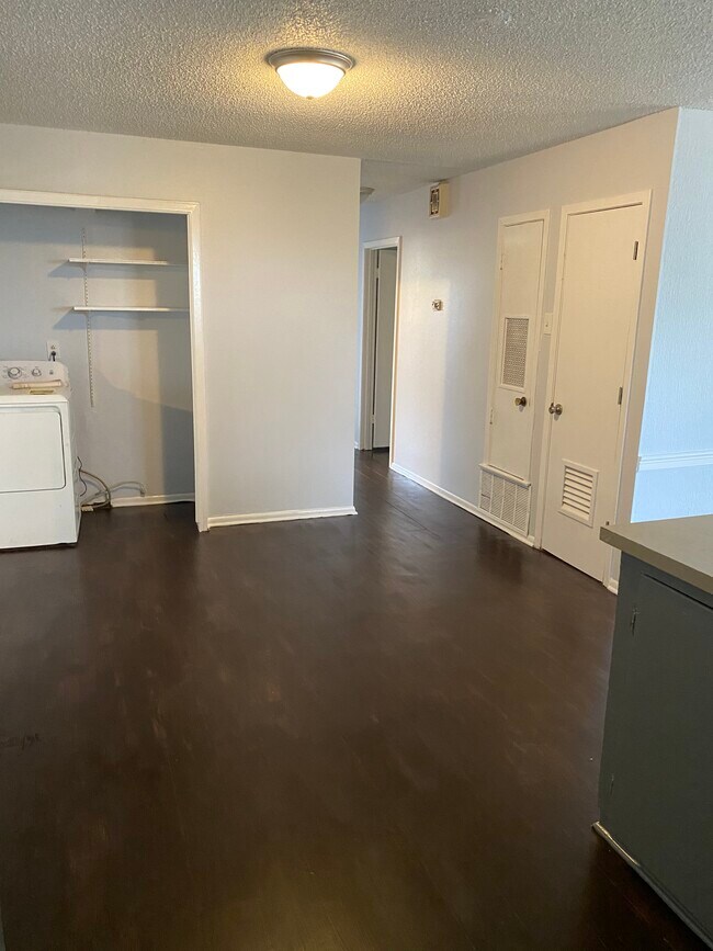 Foto del edificio - 905 Trail St