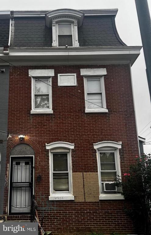 Foto principal - 4701 Penn St