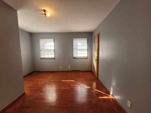 Building Photo - 1323 W 4th St