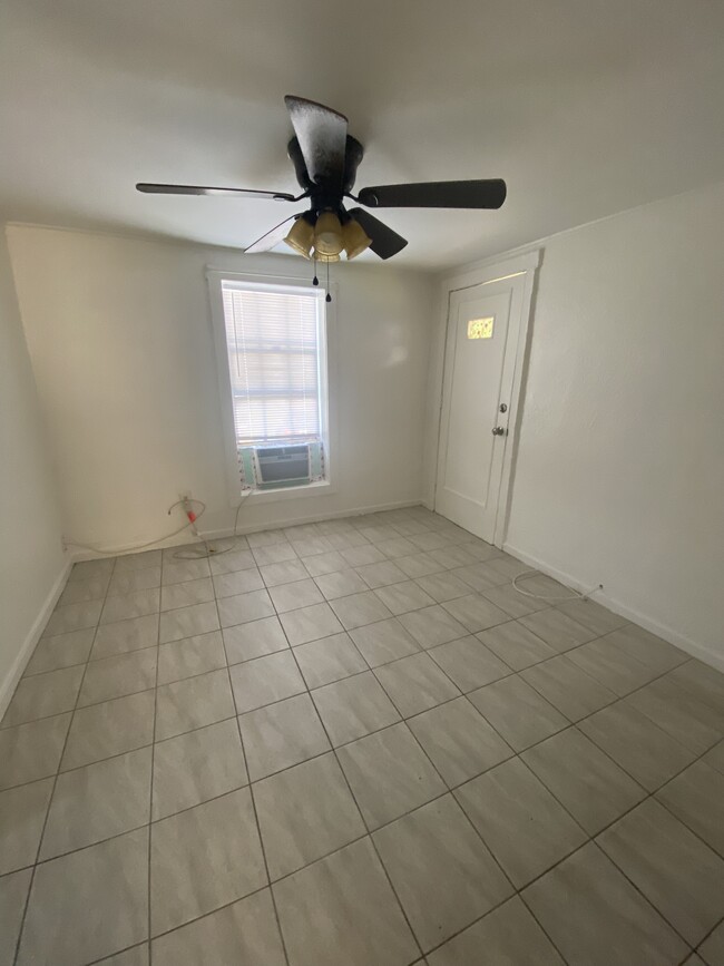 Living Room/Front Door - 1131 5th St SW