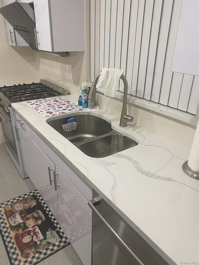 Foto del edificio - 207-24 28th Ave