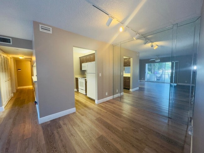 Photo - 13771 Oneida Dr Apartment