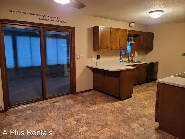 Building Photo - 4 br, 1.5 bath House - 1717 S Grandview Ave